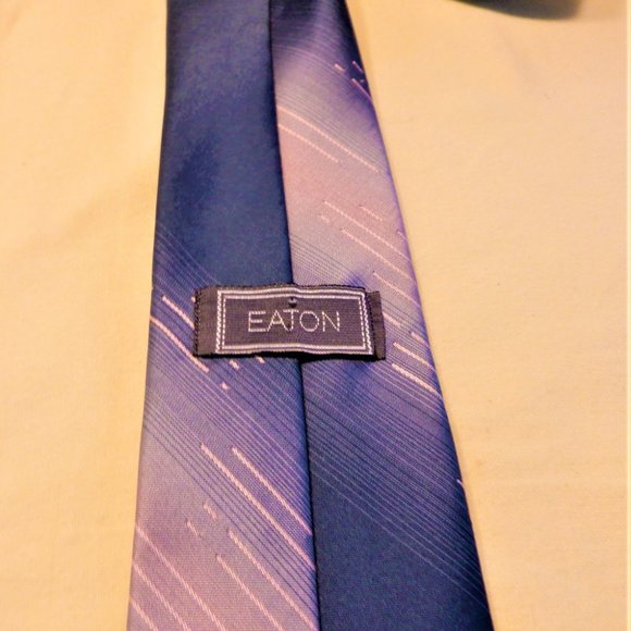 *** EATONS *** Tie - Picture 2 of 2